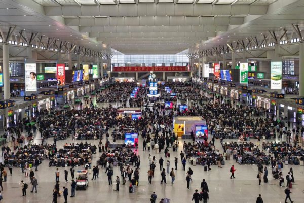 铁路上海站今年“五一”假期运输方案出台，8天预计发送旅客483万人次